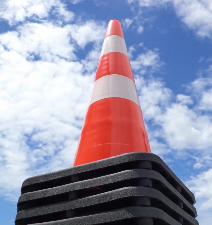 Κώνοι Κυκλοφορίας & Στηθαία