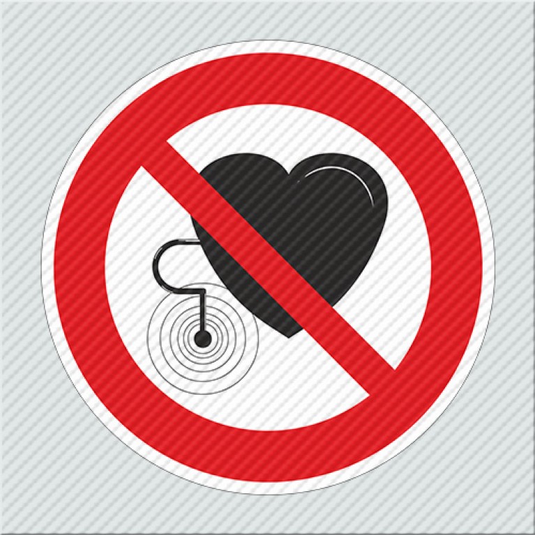 ΑΠΑΓΟΡΕΥΕΤΑΙ Η ΕΙΣΟΔΟΣ ΣΕ ΑΤΟΜΑ ΜΕ ΒΗΜΑΤΟΔΟΤΗ / PERSONS WITH PACEMAKERS MUST NOT ENTER