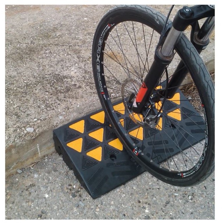 ΡΑΜΠΑ ΠΕΖΟΔΡΟΜΙΟΥ ΕΛΑΣΤΙΚΗ ΧΡΩΜΑΤΙΣΤΗ 10cm ΜΕΣΑΙΟ ΚΟΜΜΑΤΙ