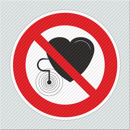 ΑΠΑΓΟΡΕΥΕΤΑΙ Η ΕΙΣΟΔΟΣ ΣΕ ΑΤΟΜΑ ΜΕ ΒΗΜΑΤΟΔΟΤΗ / PERSONS WITH PACEMAKERS MUST NOT ENTER