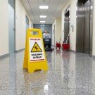 ΠΛΑΣΤΙΚΗ ΠΙΝΑΚΙΔΑ ΤΥΠΟΥ Λ - WET FLOOR